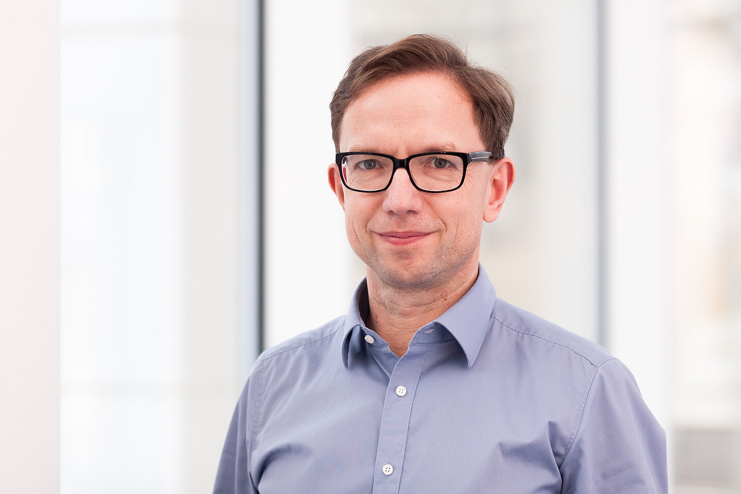 Mathias Rudolph Ein Mann mit Hemd und Brille