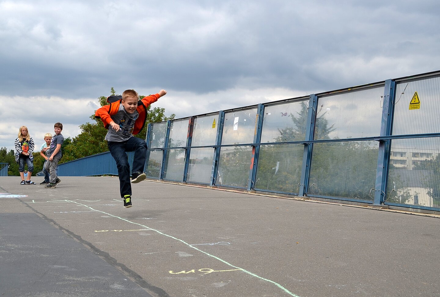 Die Stadt als Spielplatz Kinder beim Spielen