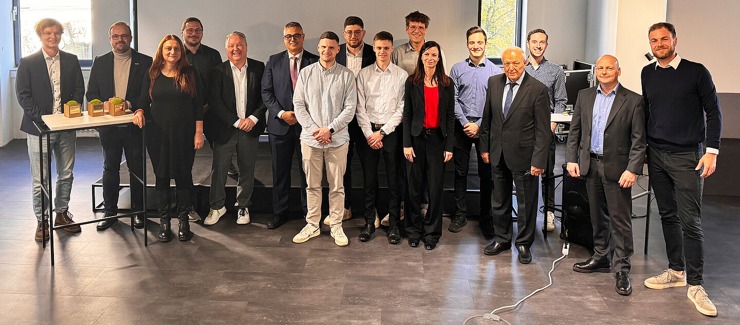 Actemium Förderpreis für Angewandte Digitalisierung 2024 Gruppenfoto mit allen Teilnehmenden beim Förderpreis Angewandte Digitalisierung 2024