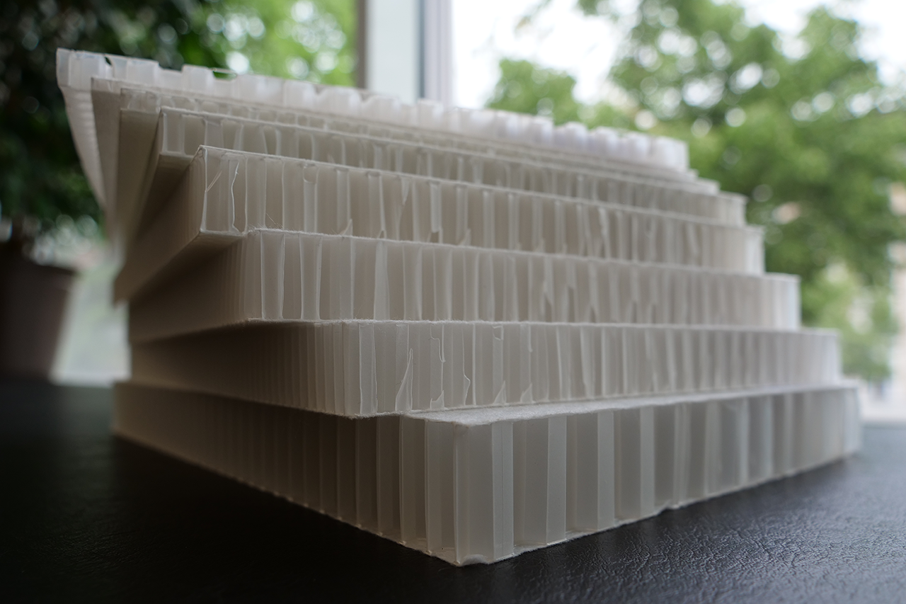 Projektfoto von wabenartigen, Sandwich-ähnlichen Platten/Verlinkung führt zur Projektwebsite